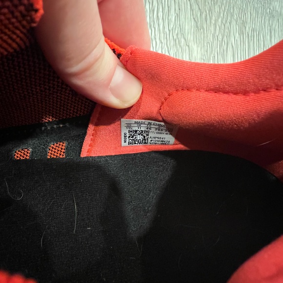 MENS ADIDAS ULTRABOOST LIGHT size 11.5 SOLAR RED - Picture 3 of 9